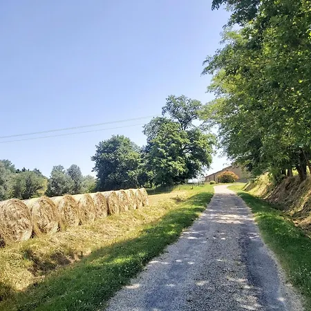 Guest house En Pascot: Charming With Two Additional