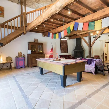 En Pascot: Charming With Two Additional Guest house