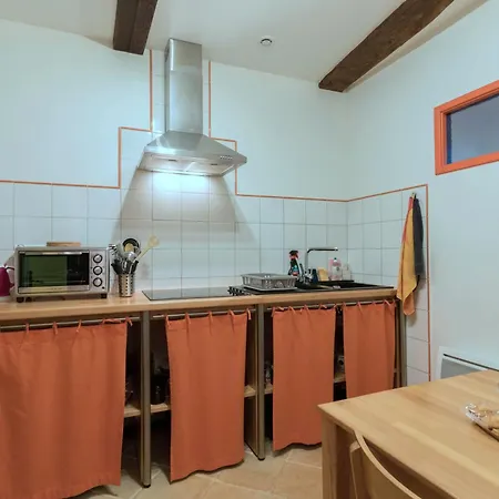 En Pascot: Charming With Two Additional Guest house