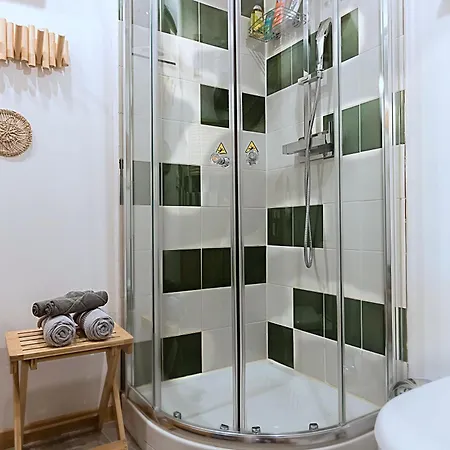 En Pascot: Charming With Two Additional Guest house